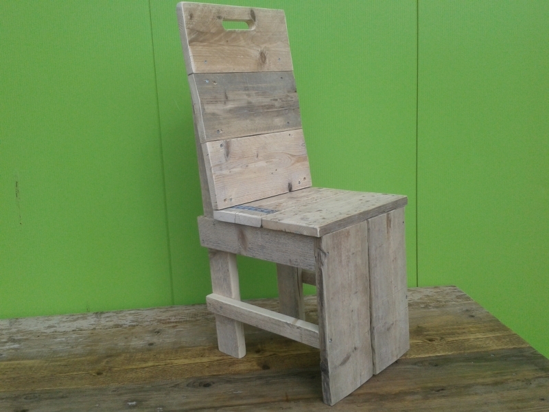 Zelfgemaakte meubels van steigerhout